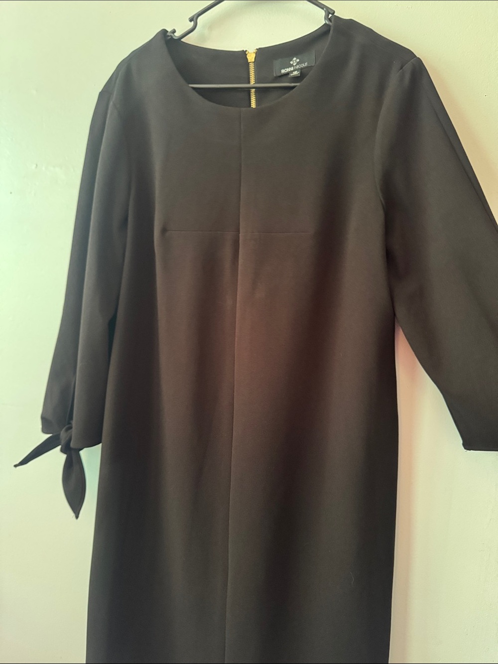 Romeo & Juliet Couture Black Midi Shift Dress with Tie-Sleeves